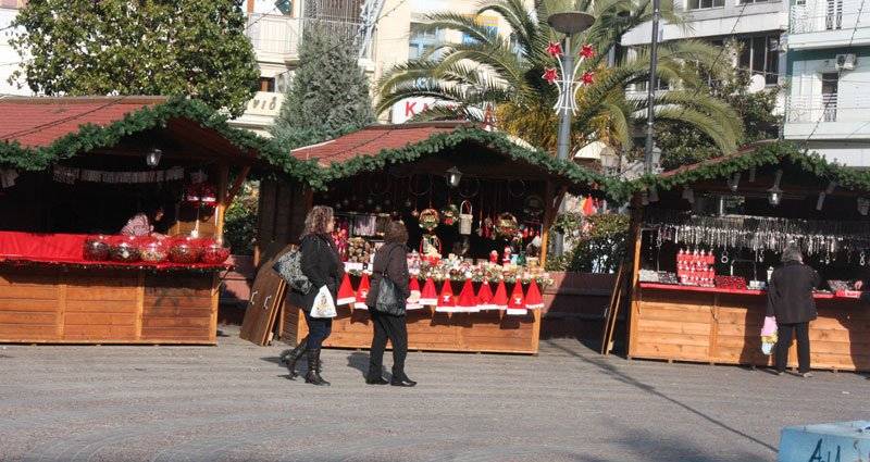  Χριστουγεννιάτικη αγορά στην πλατεία χωρίς ενημέρωση του συλλόγου