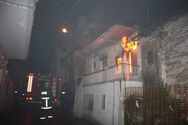  Φωτιά σε ακατοίκητο σπίτι στην οδό Γκούρα
