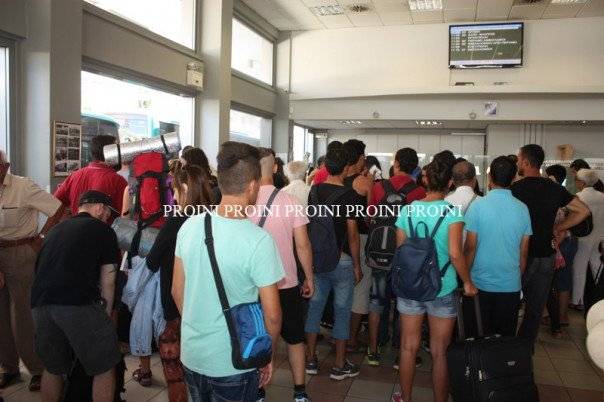  150 Σύριοι από το πλοίο στο ΚΤΕΛ για Θεσσαλονίκη