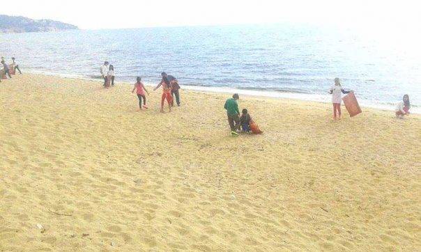 Μικροί μαθητές καθάρισαν την ακτή Περιγιαλίου (Καρά Ορμάν)
