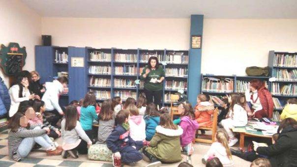  Τους Παραμυθάδες ενισχύουν ψυχολόγοι – Περιοδεύουν στις παιδικές βιβλιοθήκες της πόλης