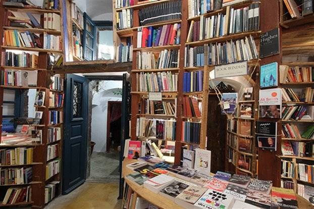  Βιβλιοπώλης στην Καβάλα φωτοτυπούσε βιβλία και τα πουλούσε παρανόμως