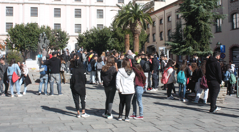  Συγκέντρωση μαθητών στην πλατεία Καπνεργάτη