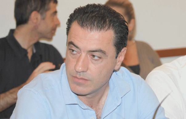  Ο Μάκης Παπαδόπουλος καταλογίζει αδιαφορία στην Διοίκηση του Δήμου για το Κλειστό Κολυμβητήριο και το Κλειστό Ποταμουδίων
