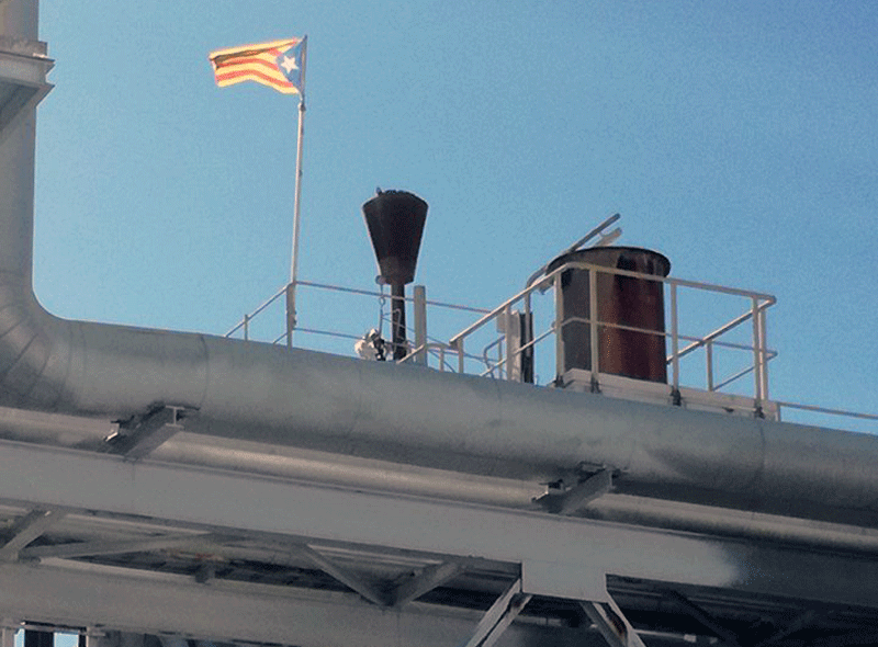  Σημαία της Καταλονίας και περίφραξη στο εργοστάσιο!