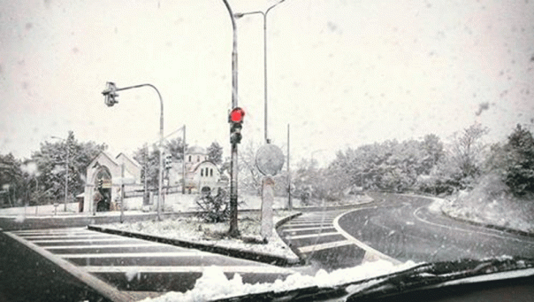  Πυκνή χιονόπτωση δημιουργεί προβλήματα  αυτή την ώρα στον Άγιο Σίλα (Φώτο)