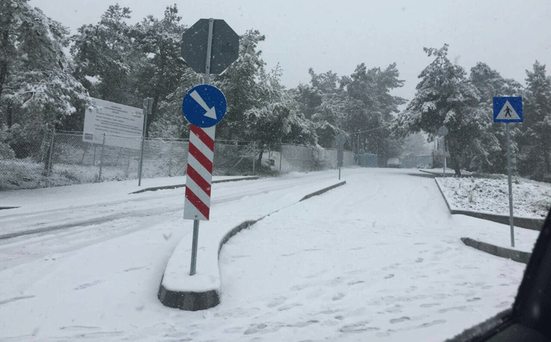  Από παντού παράπονα για τους χιονισμένους δρόμους (Φωτογραφίες απο Άγιο Σίλα και Νοσοκομείο)