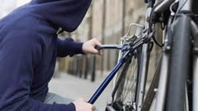  Συνελήφθη ο κλέφτης που είχε “χτυπήσει” σε Πηγές και Χρυσοχώρι – Μεταξύ των κλοπιμαίων ένα μοτοποδήλατο και ένα ποδήλατο !