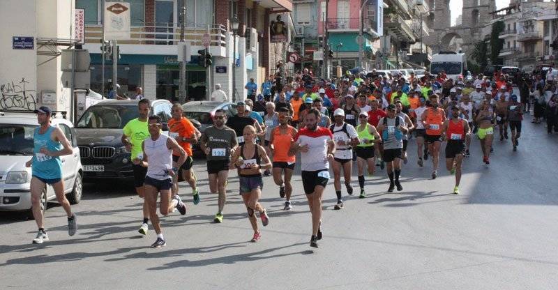  Τρέχουν 21 χιλιόμετρα στα βήματα του Αποστόλου Παύλου (Φωτογραφίες από την εκκίνηση)