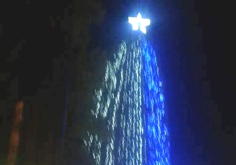  Η εξήγηση του Δήμου Καβάλας για το φωτισμένο Χριστουγεννιάτικο δέντρο στην πλατεία!