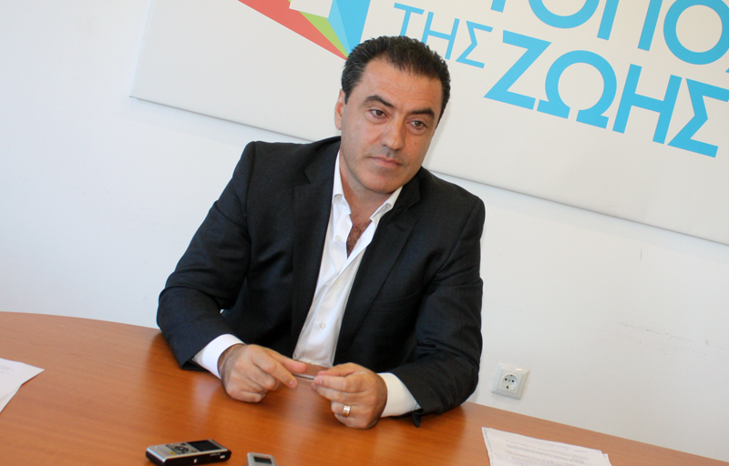  «Έκανε κρυφές συμφωνίες κάτω από το τραπέζι με τον ΤΑΡ» λέει για τη Δήμαρχο ο Μάκης Παπαδόπουλος