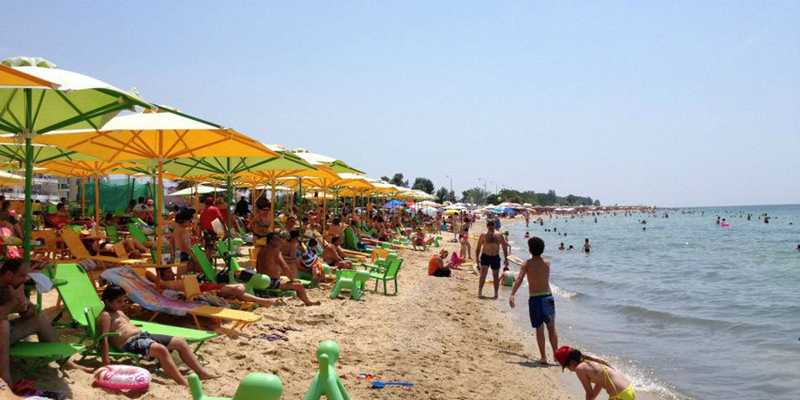  Διακοπές μετ’ εμποδίων – Δύσκολο καλοκαίρι λένε οι καταστηματάρχες στην παραλία της Τούζλας (video)