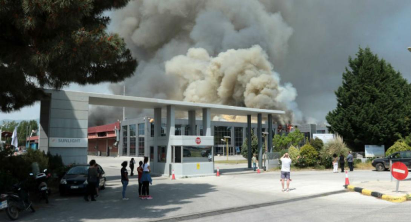  ΕΚΤΑΚΤΟ : Φωτιά σε εργοστάσιο με μπαταρίες στην Κομοτηνή !