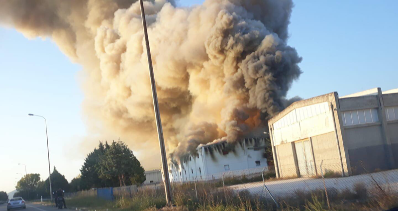  Φωτογραφίες από την πυρκαγιά στις αποθήκες Μισσιριάν