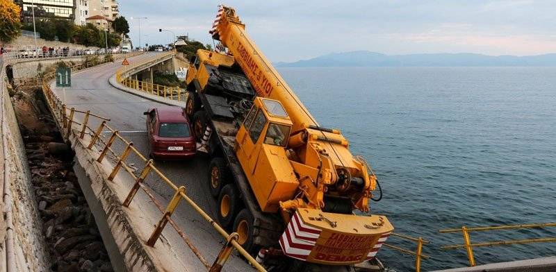  ethnos.gr : Η γέφυρα της Καβάλας κινδυνεύει να γίνει… γεφύρι της Άρτας (pics)