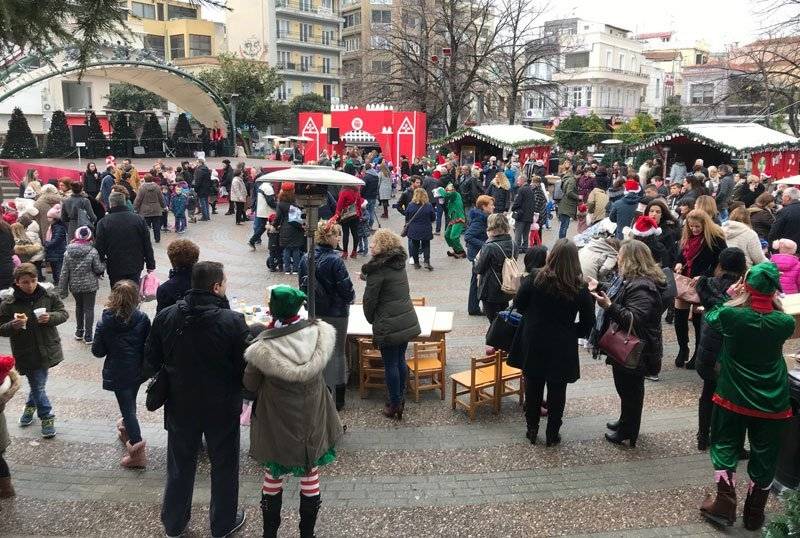  Πολύς κόσμος στη Χριστουγεννιάτικη κεντρική πλατεία