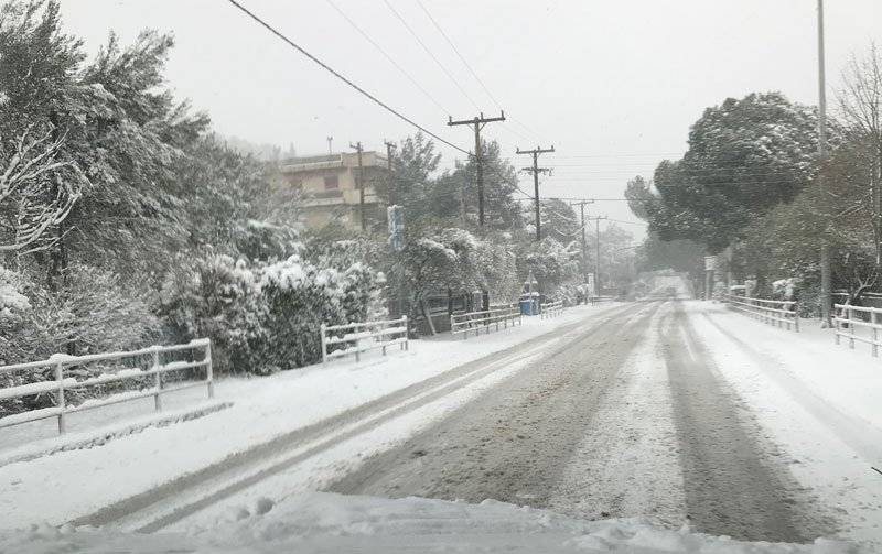  Πολύ χιόνι στο δρόμο προς το Παληό- φωτογραφίες από τη χιονισμένη Νέα Πέραμο