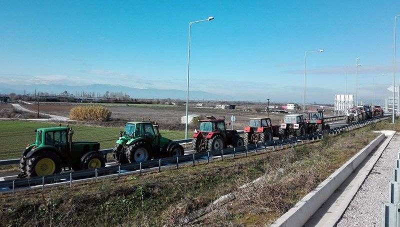  Οι αγρότες «έπιασαν» το Δερβένι στην Θεσσαλονίκης-Καβάλας