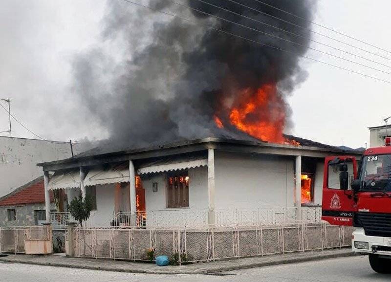  Κάηκε σπίτι στην Νέα Καρβάλη ! (φωτογραφίες)