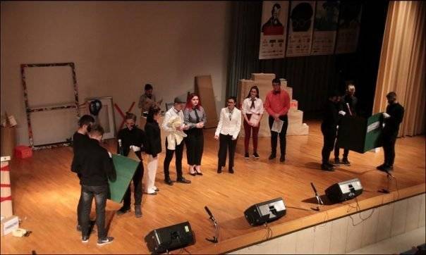  Βράβευση της θεατρικής ομάδας του 1ου ΕΠΑΛ Ελευθερούπολης στους Πανελλήνιους μαθητικούς αγώνες των εκπαιδευτηρίων Μαντουλίδη