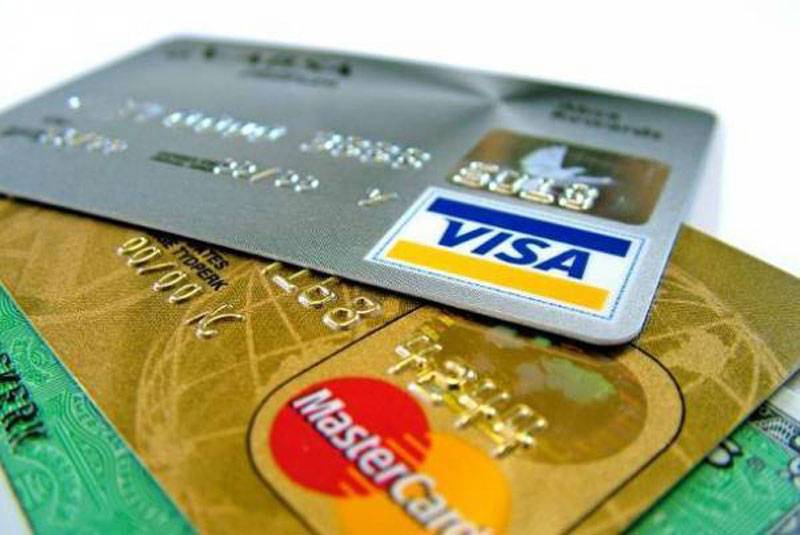  Καβάλα : 41χρονος αφαίρεσε απο ανασφάλιστο Ι.Χ.Φ. αυτοκίνητο 8 τραπεζικές κάρτες αλλά  χρησιμοποίησε μόνο τις δύο