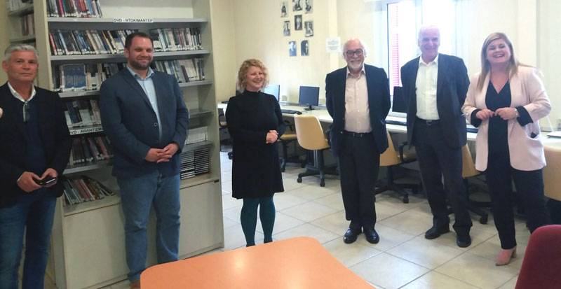  Η Υπουργός Μακεδονίας Θράκης στη δημόσια βιβλιοθήκη της Ελευθερούπολης