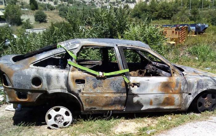  Κάηκε αυτοκίνητο στην Παράκαμψη- Το εγκατέλειψαν οδηγός και επιβάτες !