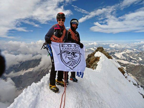  Δύο Καβαλιώτες ορειβάτες στην κορυφή του Matterhorn