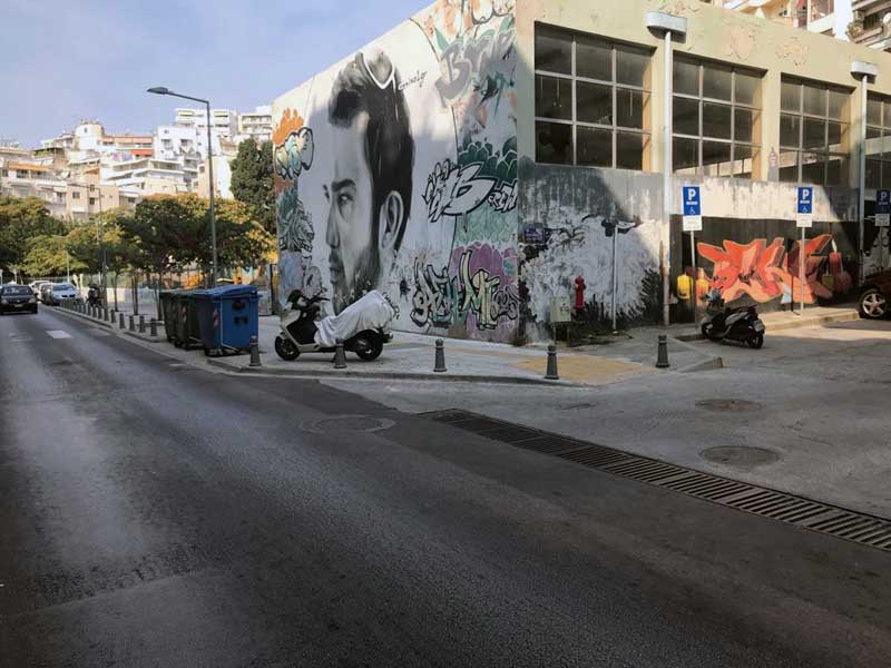  Η ατιμωρησία ενισχύει την παρανομία: Μόνιμο παρκάρισμα στη γωνία Βενιζέλου με Φιλοπτώχου Αδελφότητας