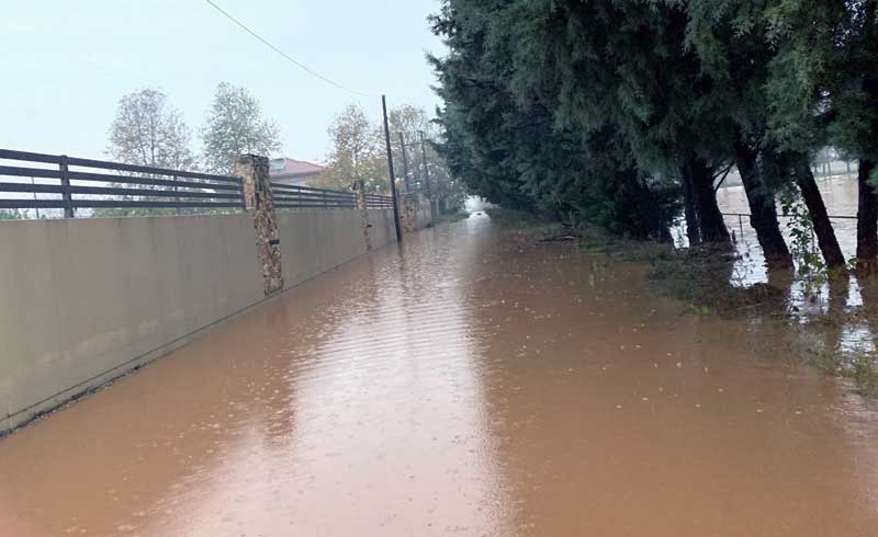  Πλημμυρισμένοι δρόμοι στο Πολύστυλο (φωτογραφία)