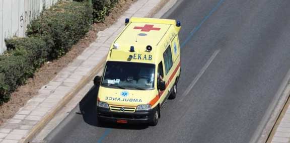  Δύο τραυματίες σε σύγκρουση επιβατικού με δίκυκλο στη Χρυσούπολη