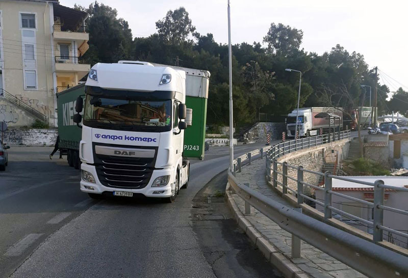  Νέο περιστατικό φορτηγών κοντά στην πεσμένη γέφυρα (φωτογραφία)