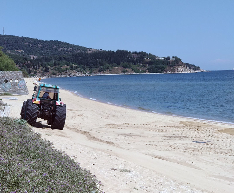 Καθαρισμός και στρώση της άμμου σε όλες τις παραλίες (φωτογραφίες)