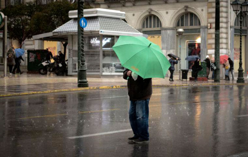 Με άστατο καιρό βγαίνει ο Μάϊος  – Ανοίγουν οι ομπρέλες και πάλι από σήμερα Δευτέρα