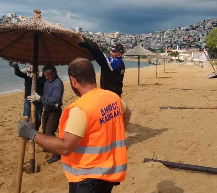  Δήμος Καβάλας: Ομπρέλες στην παραλία του Περιγιαλίου, ακολουθεί αύριο η Άσπρη Άμμος