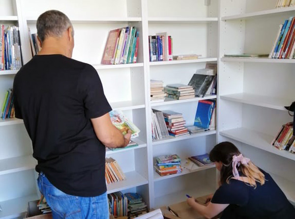  Παίρνει σάρκα και οστά η δημιουργία μιας μικρής Βιβλιοθήκης στο Ζυγός (φωτογραφίες)