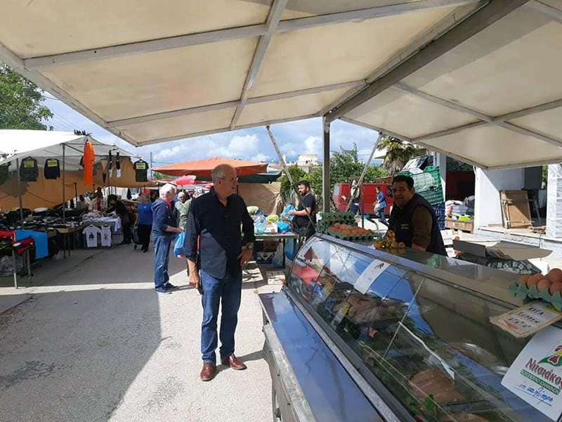  Τη λαϊκή αγορά των Κρηνίδων επισκέφθηκε ο Δήμαρχος (φωτογραφίες)