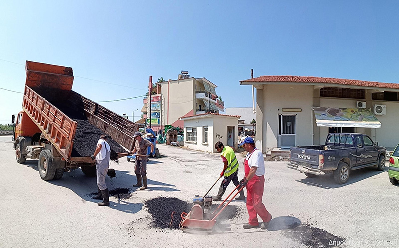  Ξεκίνησε η επιχείρηση «λακούβα» στο Δήμο Νέστου – Εργασίες για τη σταδιακή αποκατάσταση της πόλης με επίστρωση νέας ασφάλτου (φωτογραφίες)
