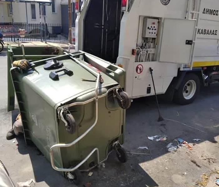  Δήμος Καβάλας: Απολύμανση των κάδων απορριμμάτων στη συνοικία του Αγίου Λουκά (φωτογραφίες)