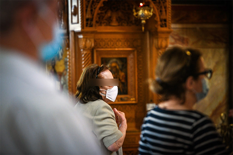  Καβάλα: Δριμύτατες παρατηρήσεις ιερέα σε πιστή επειδή φορούσε μάσκα!