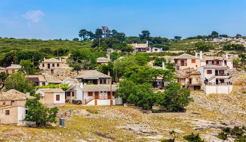  Κάστρο, Θάσος: Το γραφικό χωριό στην ενδοχώρα του νησιού που συναγωνίζεται τις παραλίες του