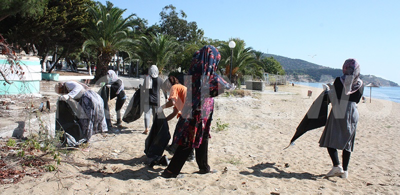  Καθαρισμός της ακτής του Περιγιαλίου από πρόσφυγες