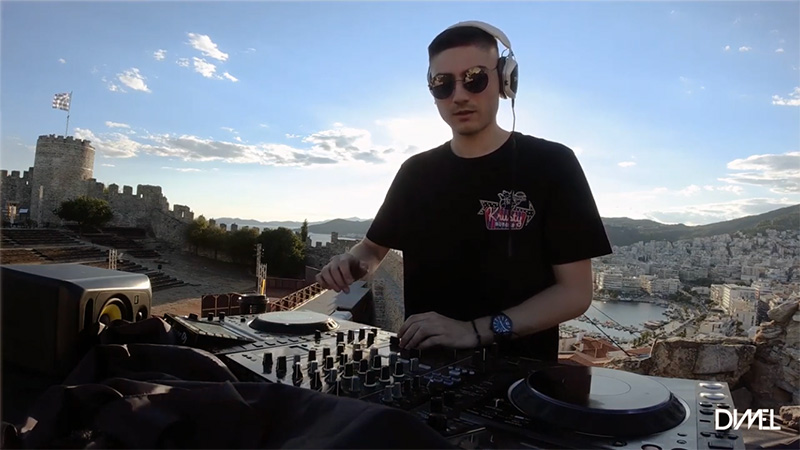  Ο Δημήτρης Θωμλούδης παρουσιάζει το νέο του live dj set με θέα… την Καβάλα! (video)