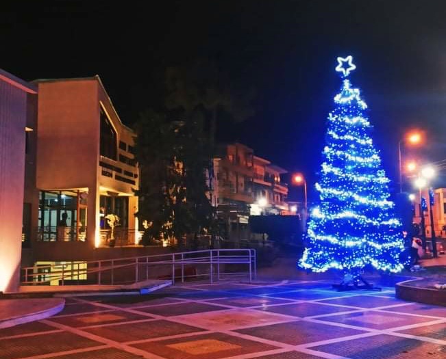  Άναψε το Χριστουγεννιάτικο δέντρο και στην Ελευθερούπολη (φωτογραφίες)