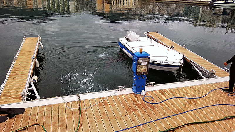  ΟΛΚ ΑΕ: Εργασίες καθαρισμού των πλωτών εξεδρών στο λιμάνι της Καβάλας «Απόστολος Παύλος» (φωτογραφίες)