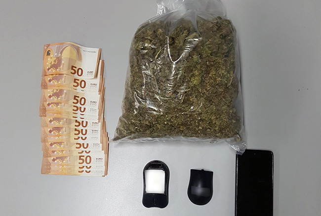  Καβάλα: Σύλληψη για διακίνηση ναρκωτικών – Κατασχέθηκαν 920 γραμμάρια κάνναβης και το χρηματικό ποσό των 1.000€