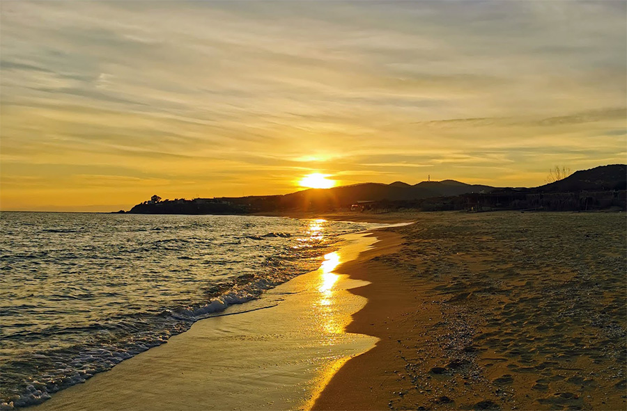  «Να δούμε την περιοχή με περισσότερο σεβασμό και αγάπη»: Η παραλία των Αμμολόφων πέρα από το Καλοκαίρι