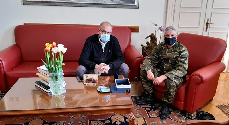  Συνάντηση του Θόδωρου Μουριάδη με τον απερχόμενο Διοικητή της ΧΧΤΘ Μεραρχίας “Μακεδονία”, υποστράτηγο Παντελή Κατσαΐτη