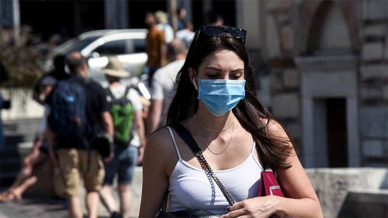  Χωρίς μάσκες πλέον στους εξωτερικούς χώρους – Την Πέμπτη η τελική απόφαση από την ολομέλεια των λοιμωξιολόγων