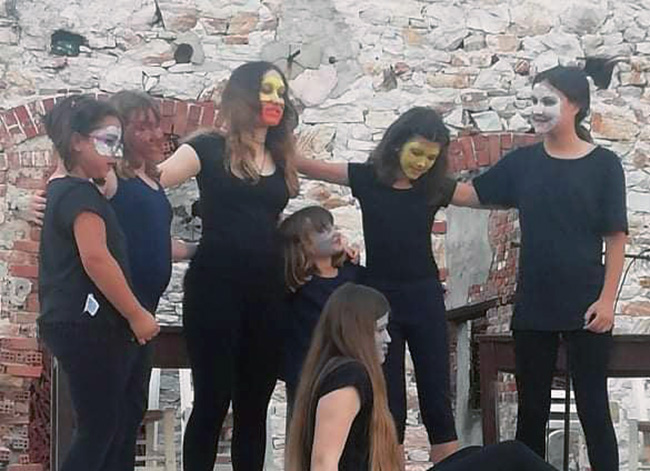  «Εκλογές στο Δάσος»: Επιτυχημένη η θεατρική παράσταση από τις παιδικές θεατρικές σκηνές του Δήμου Θάσου (φωτογραφίες)